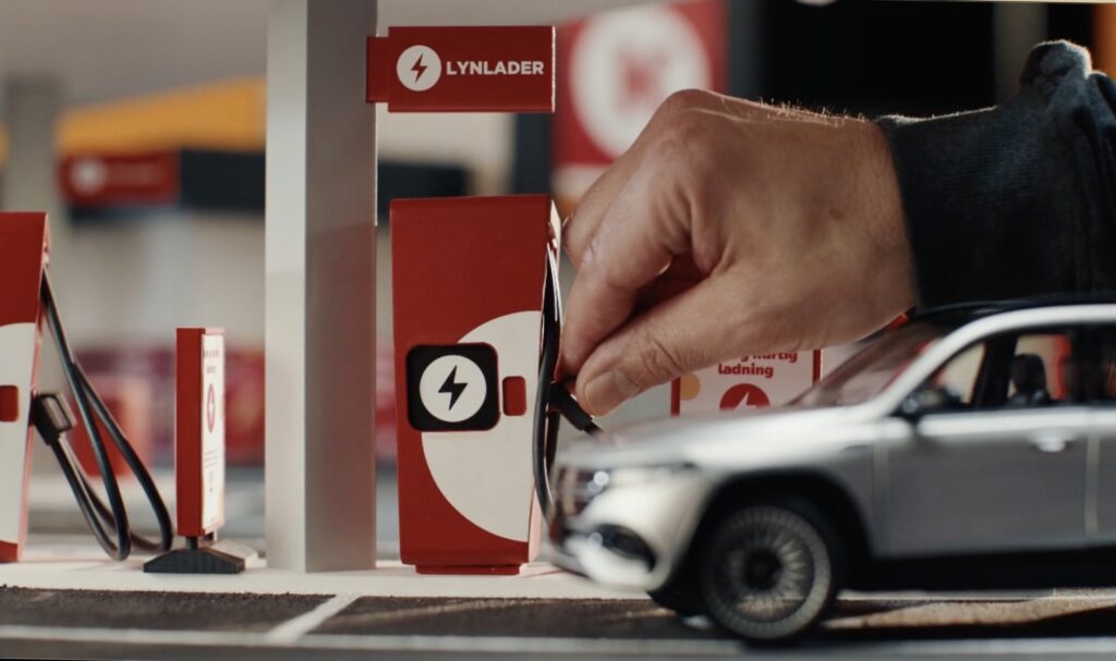 Billede 12.09.2025 kl. 16.48 3D printet arkitekturmodel vs. Håndlavet