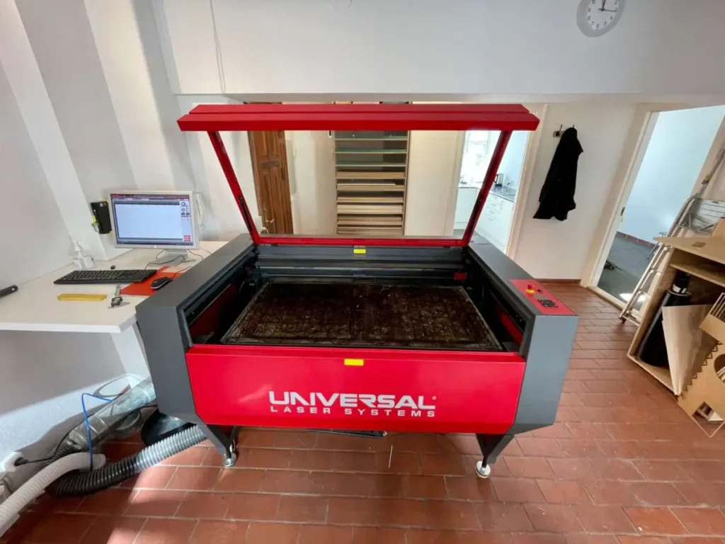 Universal Laser cutter 12.150 i fablab hos republikken create
