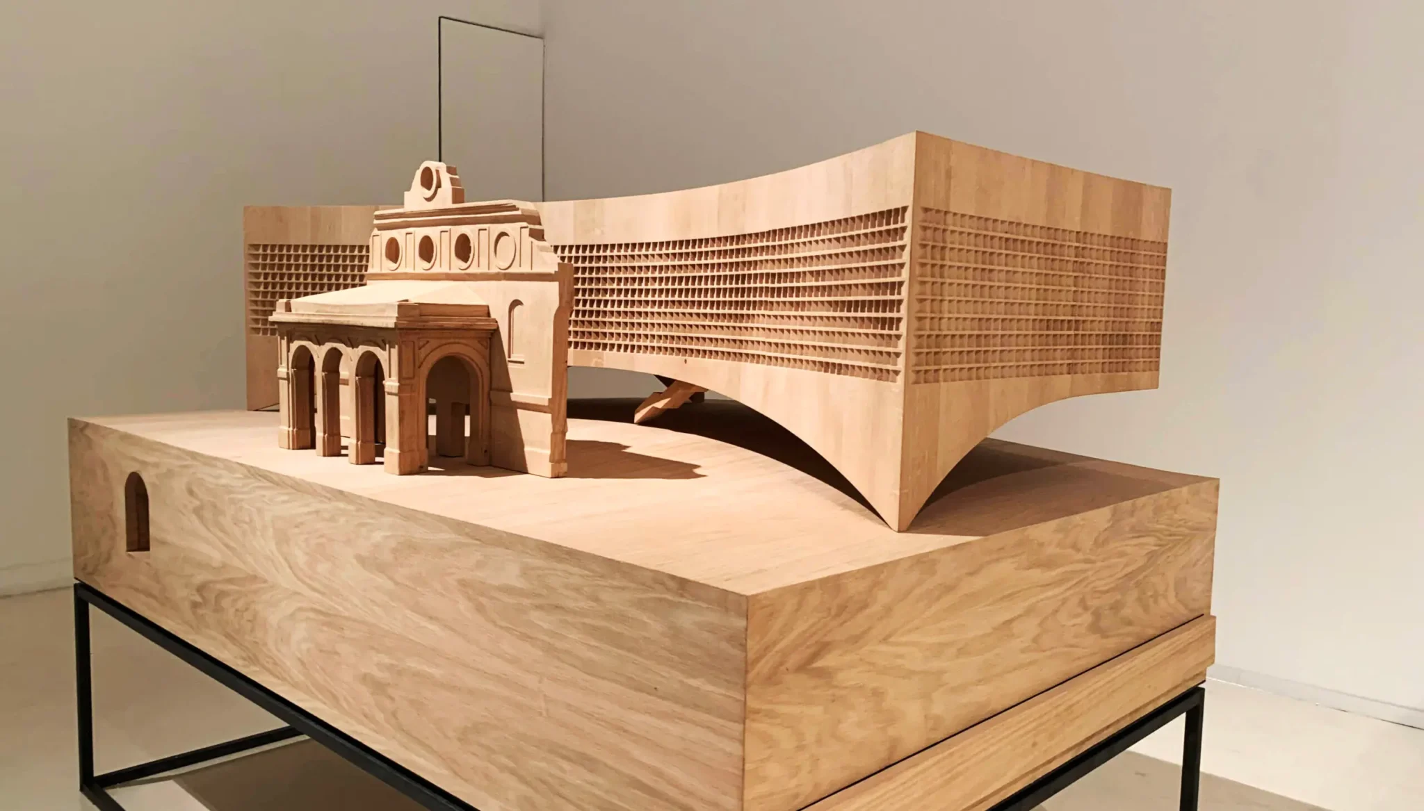 Arkitekturmodel i København i egetræ for Dorte Mandrup